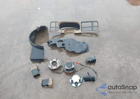 2000 Chevrolet Suburban 1500 Lt from USA, damaged, VIN 3GNEC16T7YG149749